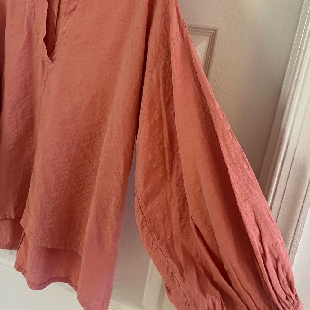 Lou & Grey salmon colored v neck cotton blouse. EUC. Size small. - Picture 5 of 9